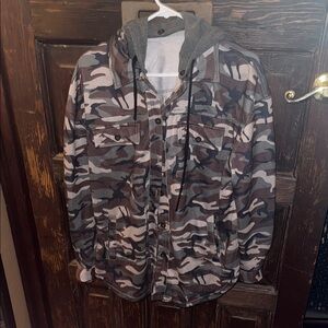 Women’s Camouflage Hooded Jacket